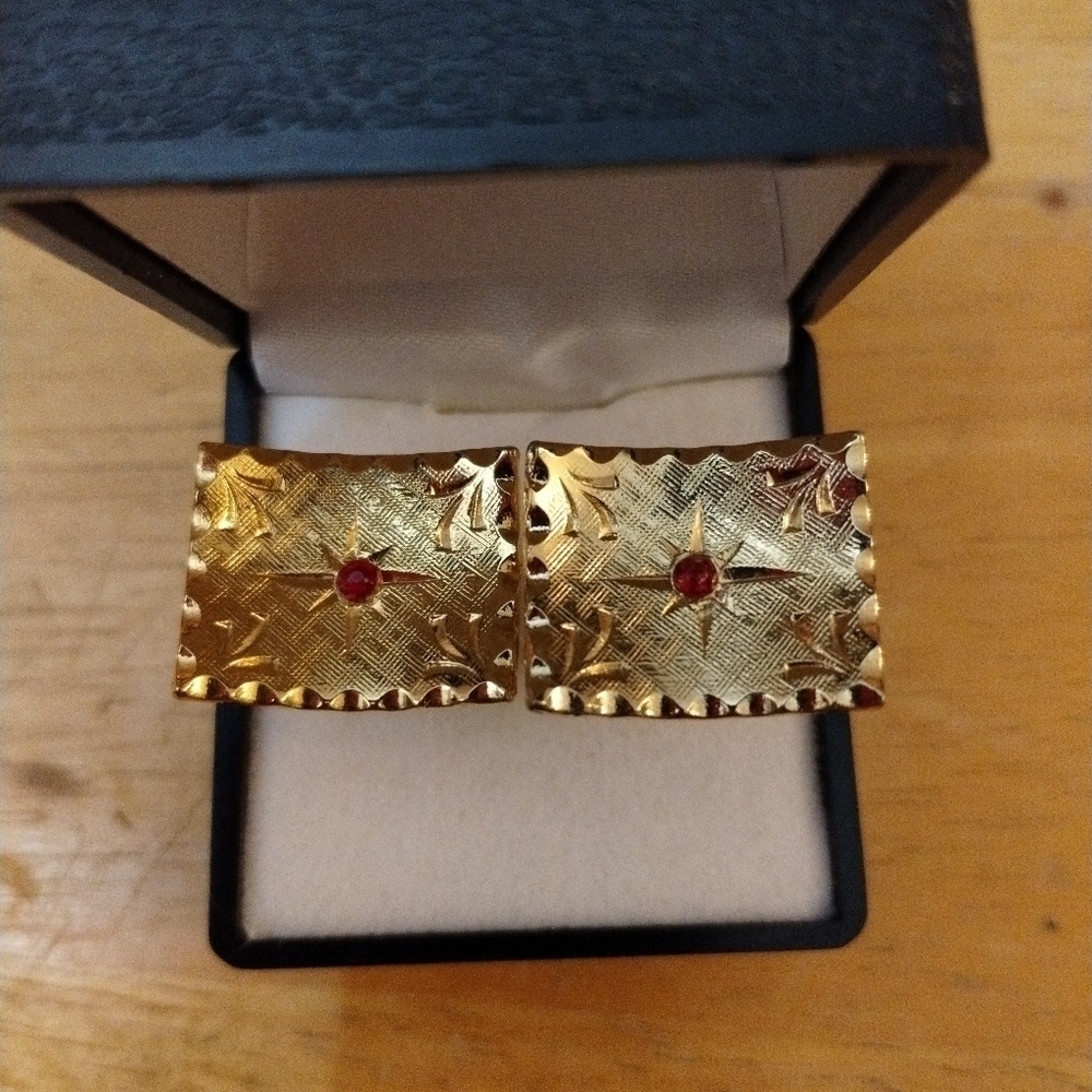 Men's unsigned cuff links with red stone